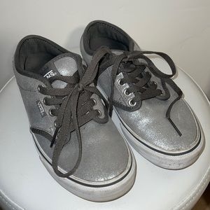 Slightly used VANS low cut silver sneakers US 8